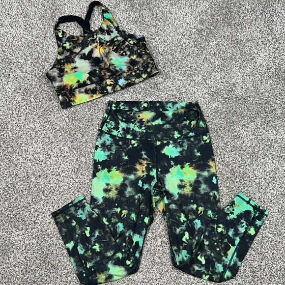 Fabletics - Picture 1 of 5